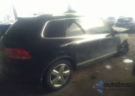 2013 Volkswagen Touareg Tdi Lux z USA, uszkodzony, nr VIN WVGEP9BP5DD003695